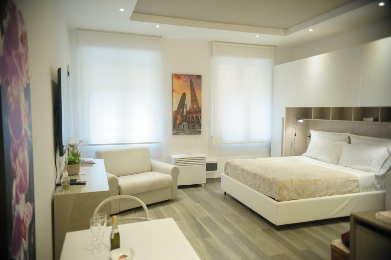 Andrea Luxury Apartments Strada Maggiore Studio 1 Bologna Bagian luar foto