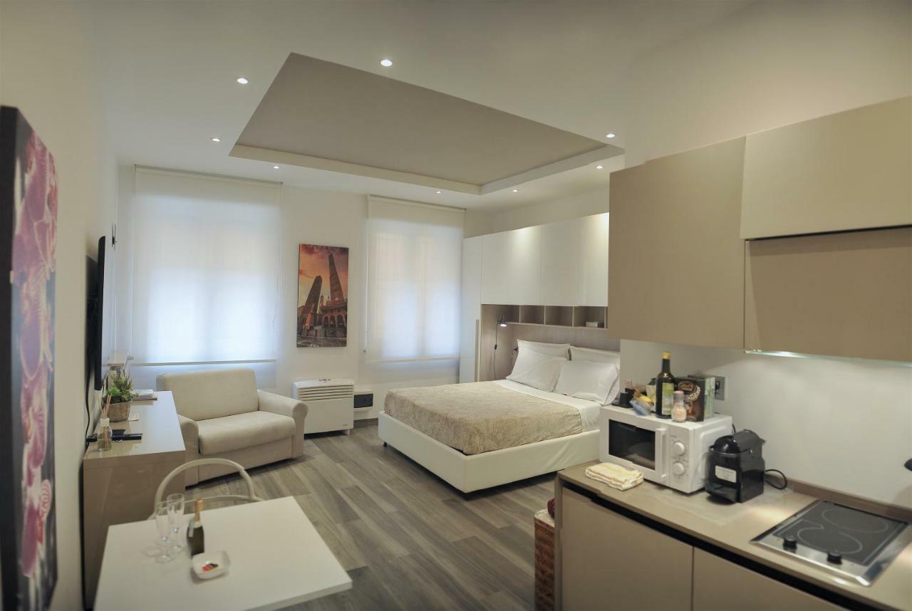Andrea Luxury Apartments Strada Maggiore Studio 1 Bologna Bagian luar foto